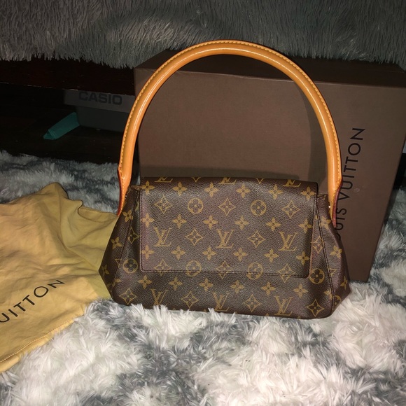 Louis Vuitton Handbags - Louis Vuitton looping mini monogram canvas